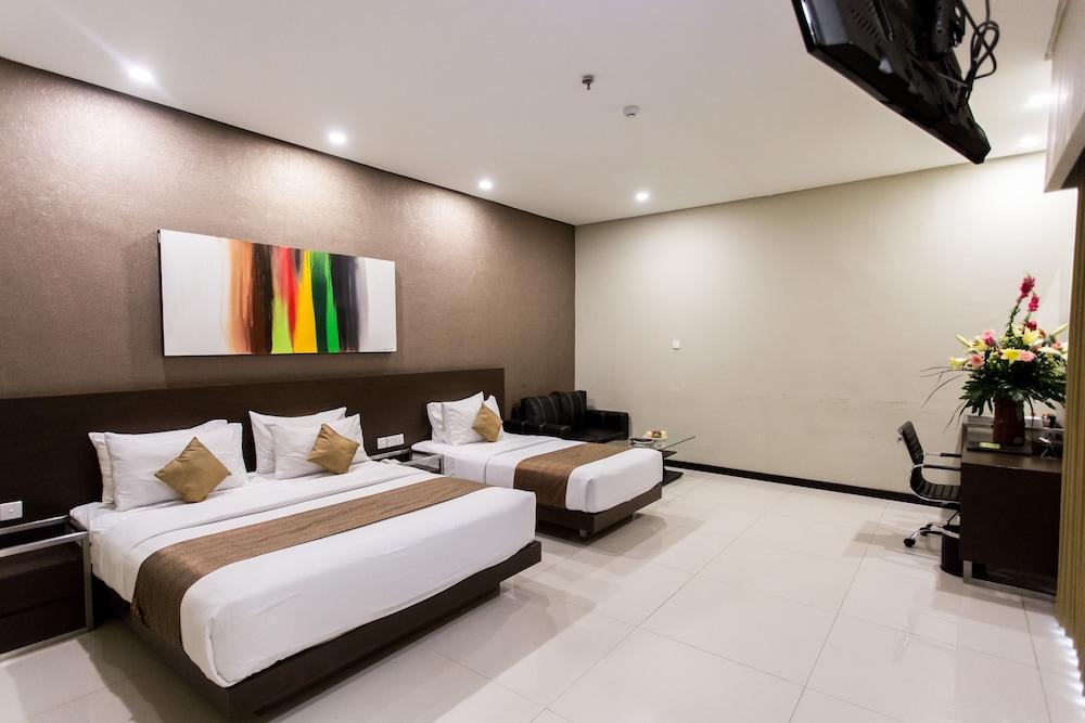 Savana & Convention Hotel