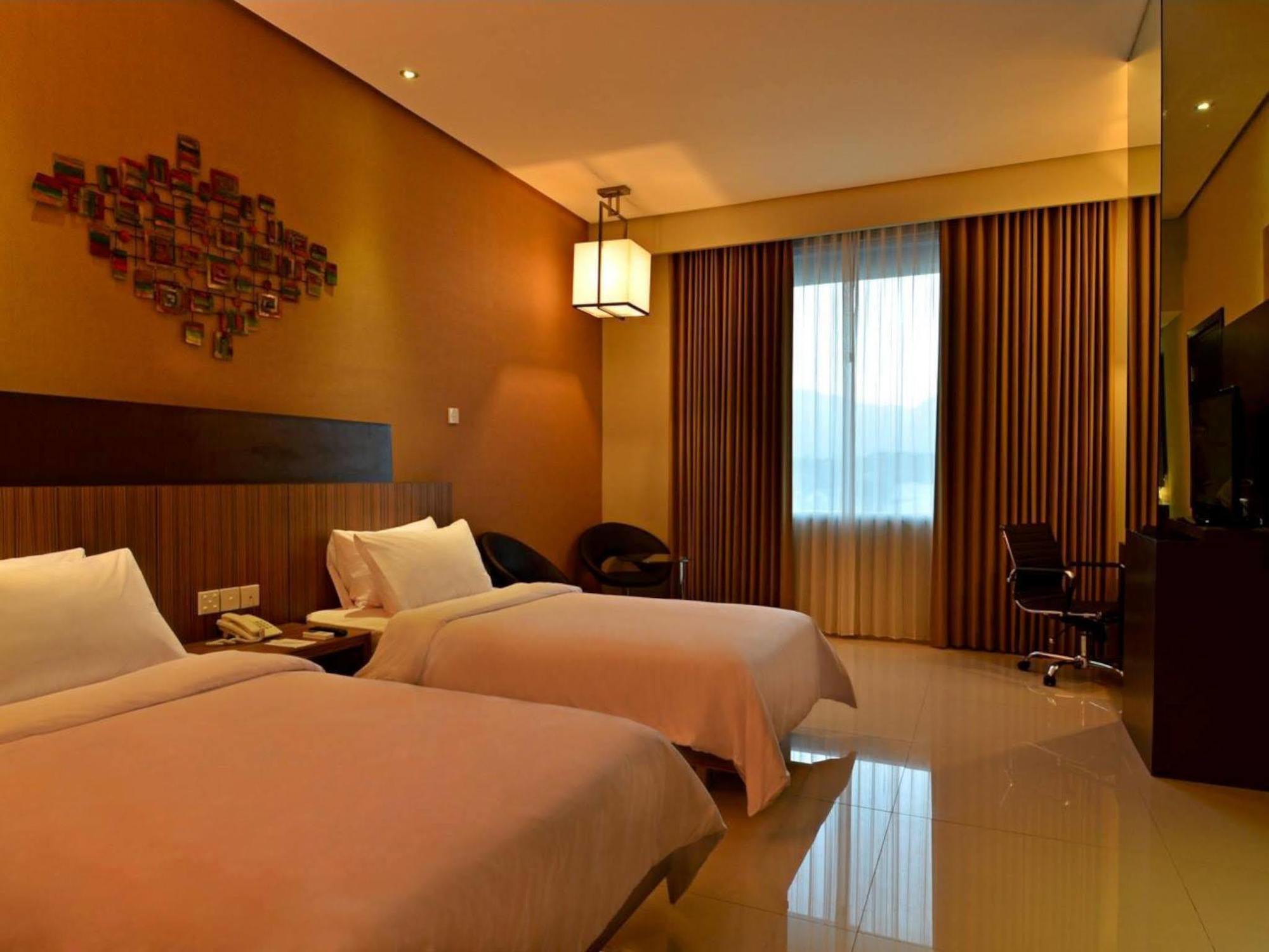 Savana & Convention 4* Malang